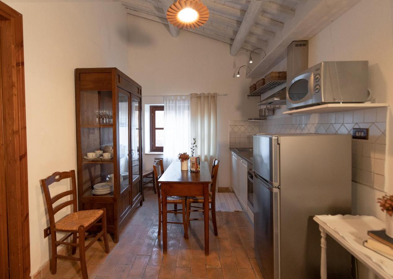 Agriturismo Borgo Di Campagna Il Tesoro Torre Alfina Eksteriør bilde