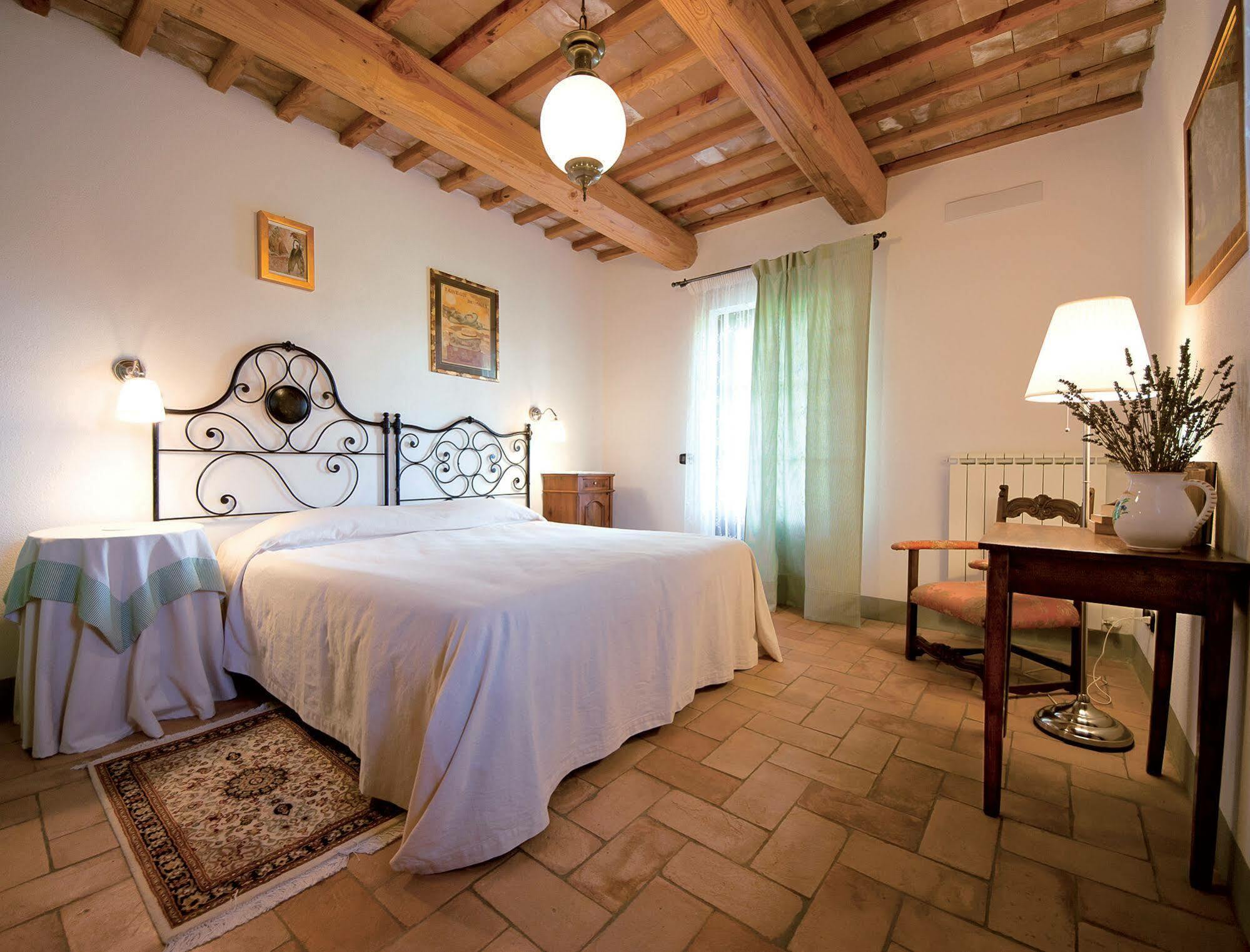 Agriturismo Borgo Di Campagna Il Tesoro Torre Alfina Eksteriør bilde